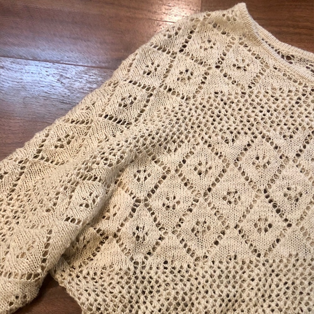 Crocheted cropped sweater - Picture 2 of 4